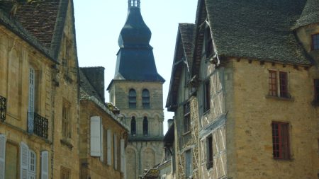 Séjourner à Sarlat : louez un chalet en bois pour le côté nature !